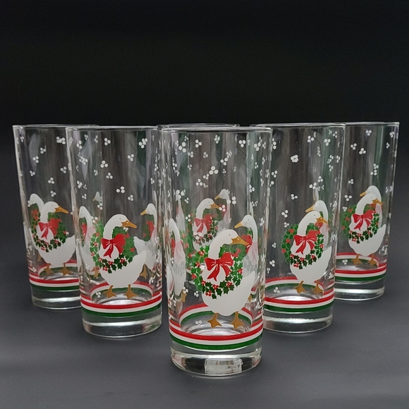 Meet your Posher, Shelley - Fussbudget Vintage - Picture 4 of 8